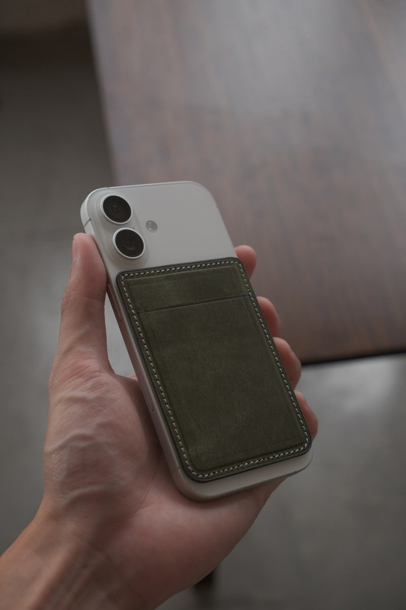 magsafe_card_holder 2
