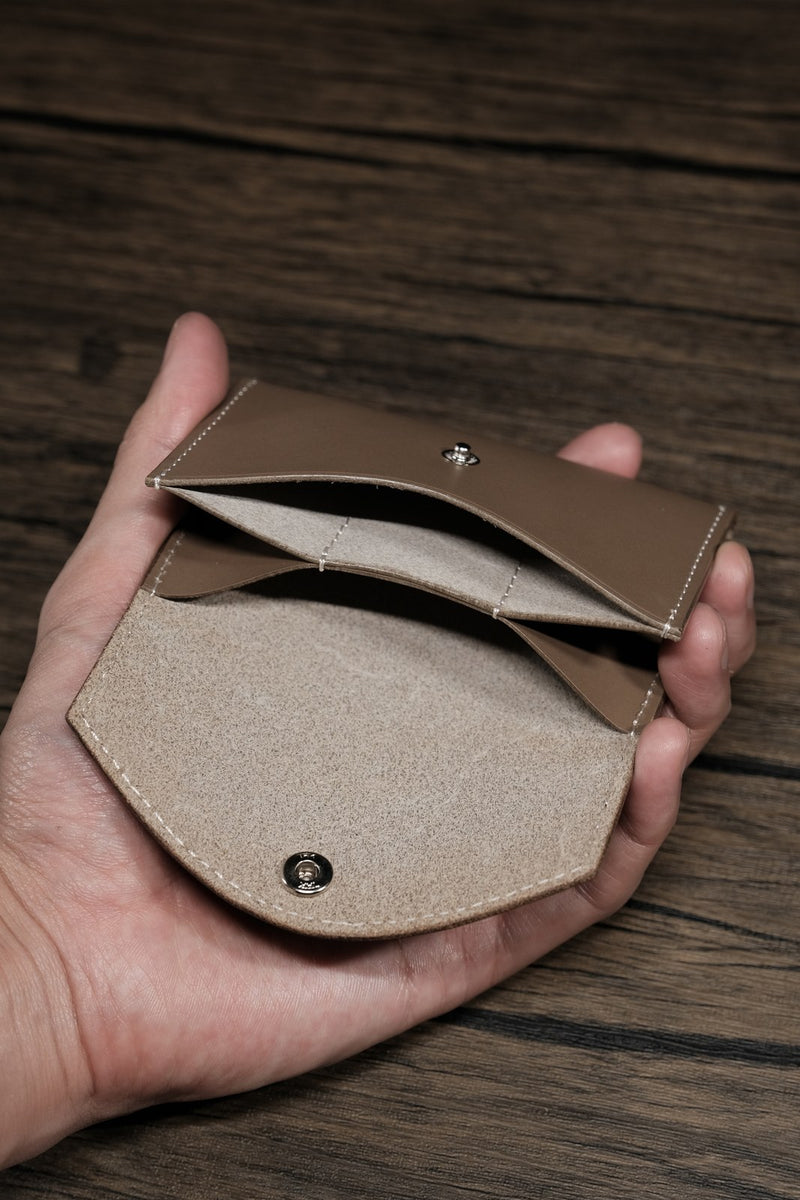 card_holder 3