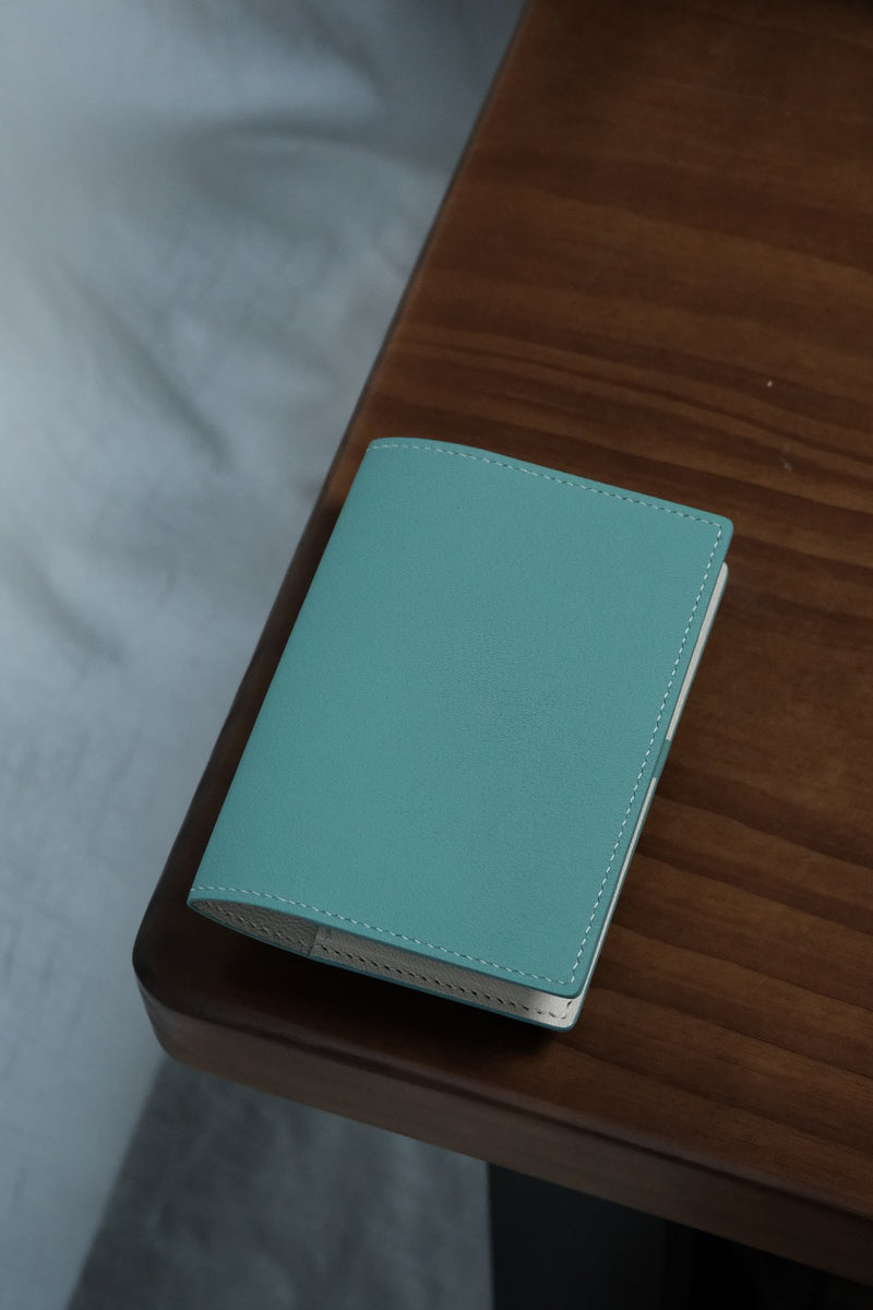 passport_holder 2